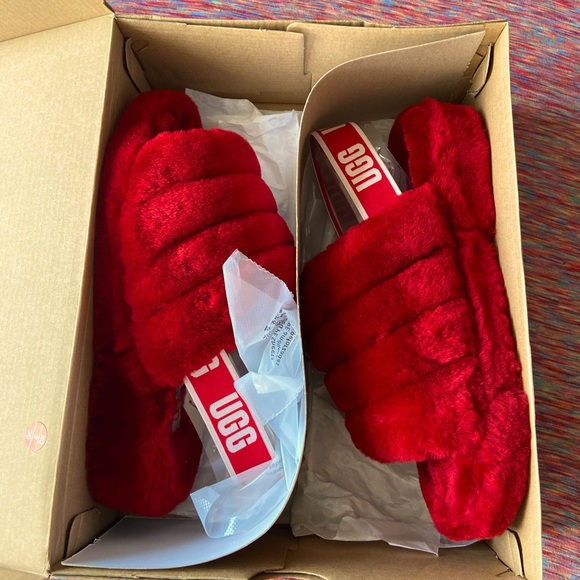 UGG Yeah Fluff Slide. They’re red and a size 9 in Women. - Picture 1 of 7